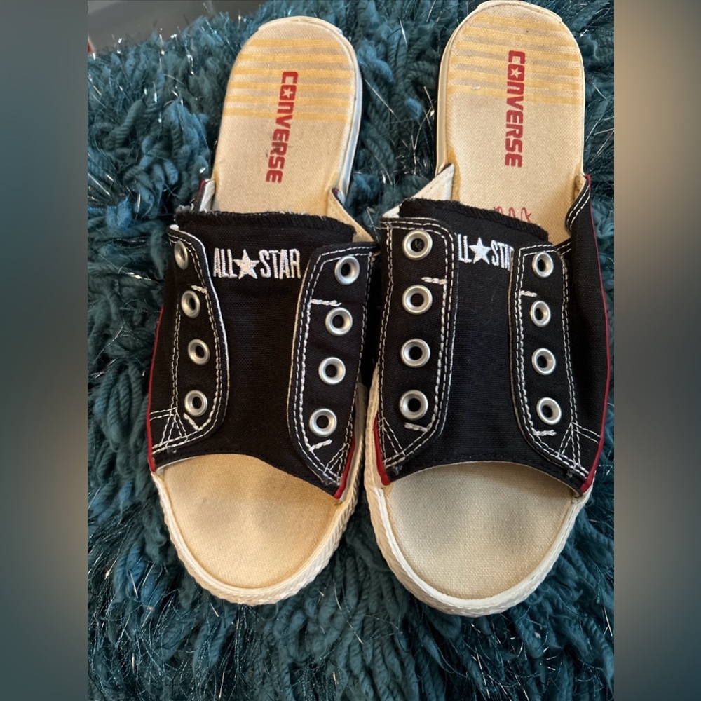 Super cute black cutaway Converse slides, perfect for spring & summer. Size 9.